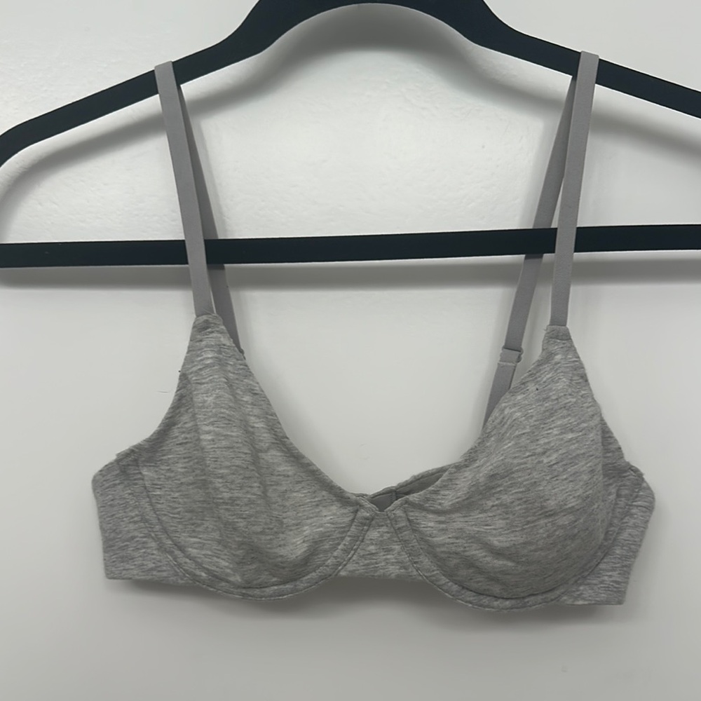 Skims underwire grey bra size 32B EUC